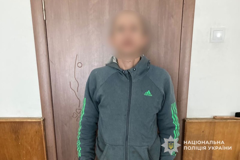 У Тернополі чоловік вкрав забуту на лавці сумочку