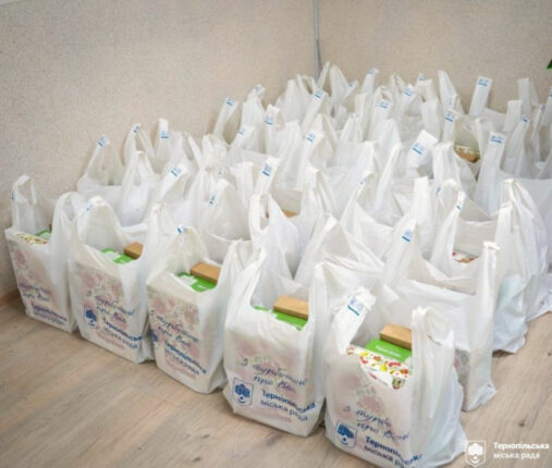 У Тернополі видали понад 11 тисяч продуктових наборів