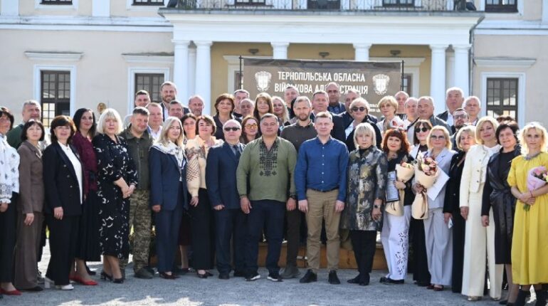 У Вишнівецькому палаці вшанували освітян Тернопільщини