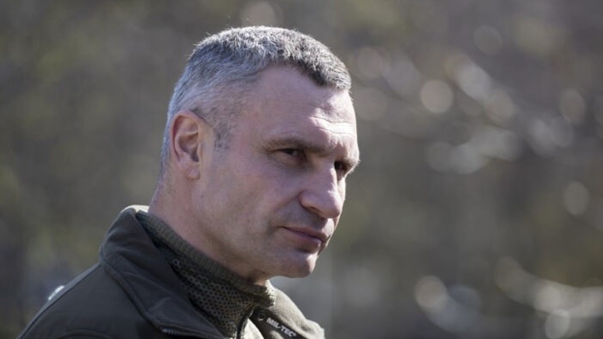 Уламки БпЛА впали на залізничні колії у Києві